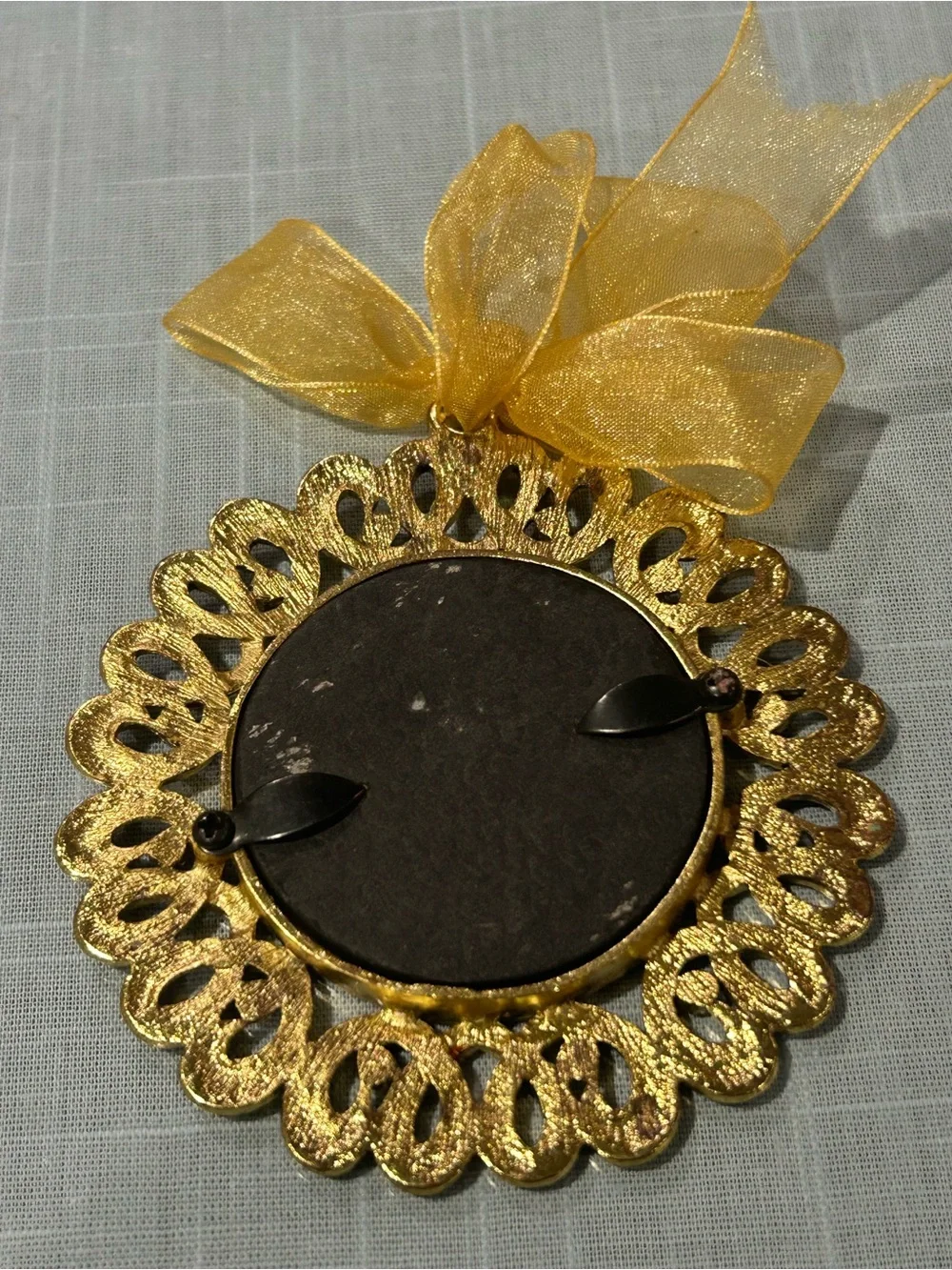 N/A ornate round